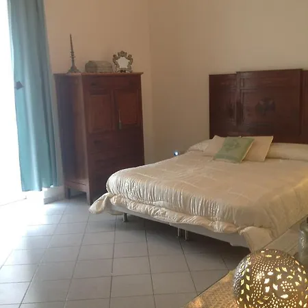 招待所 Casa Holiday 萨尔诺